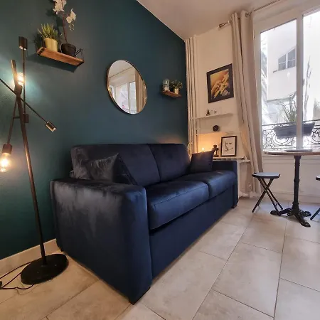 Cosy In Heart Of Montmartre Apartment