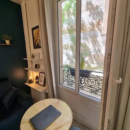 Cosy In Heart Of Montmartre Apartment Paris